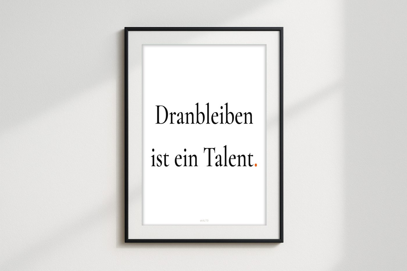 Poster „Dranbleiben ist ein Talent.“ im Raum